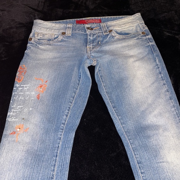 Guess jeans flare leg with painted flowers & rhinestones flare leg size 27 - Picture 2 of 7
